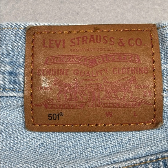 Levi’s Premium 501 Shorts Denim Women’s 24 Blue Distressed Button Fly Raw Hem - Picture 9 of 11